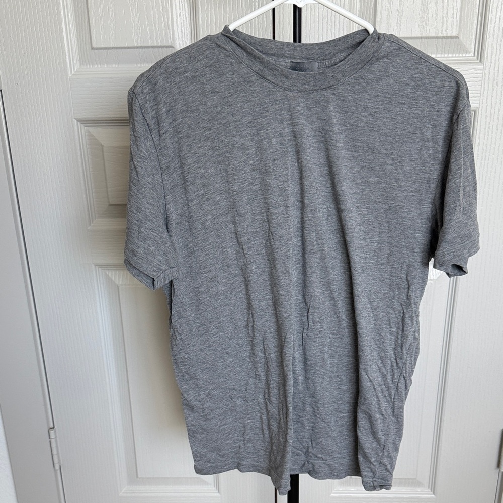SKIMS BOYFRIEND SHORT SLEEVE TSHIRT IN GRAY SIZE SMALL